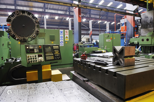 鋼鐵機(jī)械零件銷(xiāo)售 現(xiàn)代工廠室內(nèi)大廳的專(zhuān)業(yè)設(shè)備展示