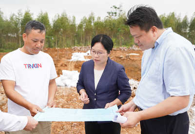 黃英梅調(diào)研重大項目建設(shè)推進(jìn)情況